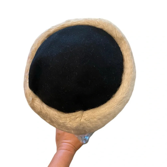 vintage black wool and white faux fur trim pill box hat - Picture 4 of 5